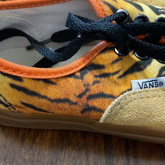 Kids Vans Off the Wall size 1.5 Tiger pattern - Picture 5 of 5